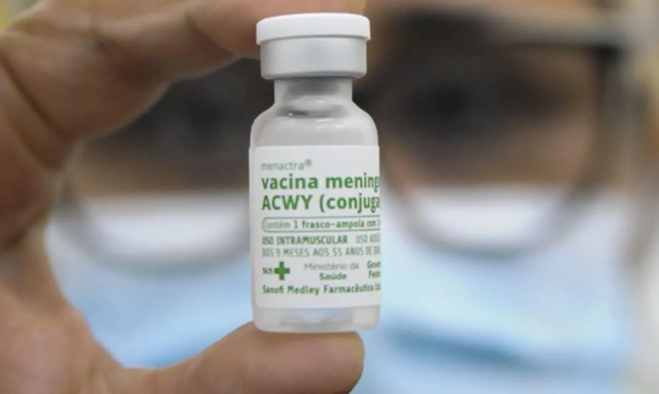 Imagem ilustrativa da imagem Saúde 'convoca' crianças até 11 anos com vacina contra meningite em atraso