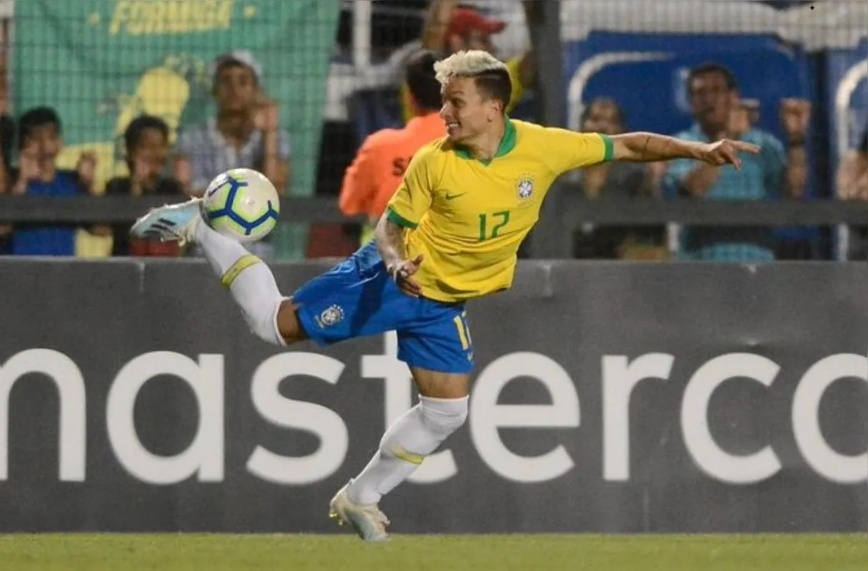 O técnico Tite convocou nesta sexta-feira (3) o atacante Artur Victor, ex-Londrina, que atualmente atua no Red Bull Bragantino.
