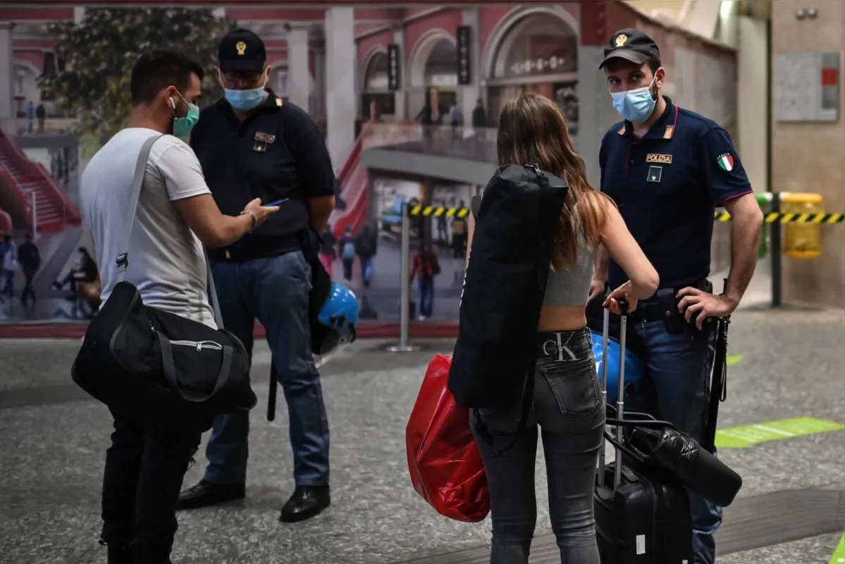 Epidemiologistas têm reforçado a recomendação de que se amplie o máximo possível a porcentagem de cidadãos completamente imunizados