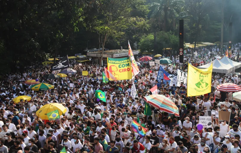 Ato contra Bolsonaro na Av. Paulista, em São Paulo, teve diferentes concentrações  e a presença de alguns presidenciáveis