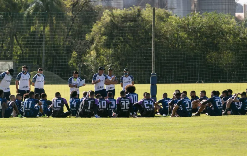 A equipe principal do Londrina Esporte Clube retomou a agenda de treinos na manhã desta segunda-feira (06) no CT da SM Sports.