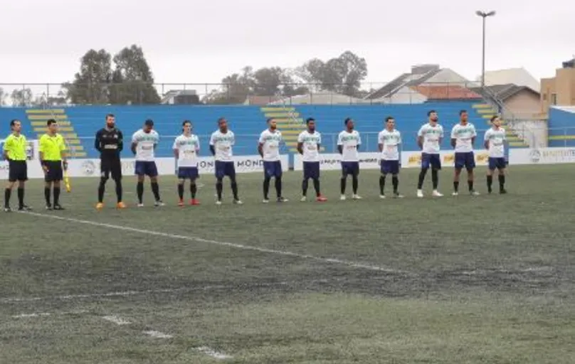 O time conseguiu disputar a partida no estádio do Pinhão com material emprestado pelo Athletico-PR.