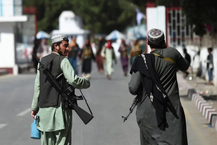 Talibã prometeu espaço para mulheres na sociedade e anistia geral, mas a realidade se mostrou diferente até aqui