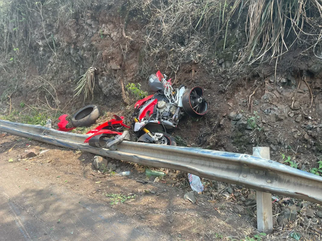 O advogado e pastor evangélico Gilberto Vilas Boas, 37, morreu em um acidente no início da tarde deste domingo (26), na PR-487, no trecho entre Iretama e Luiziana