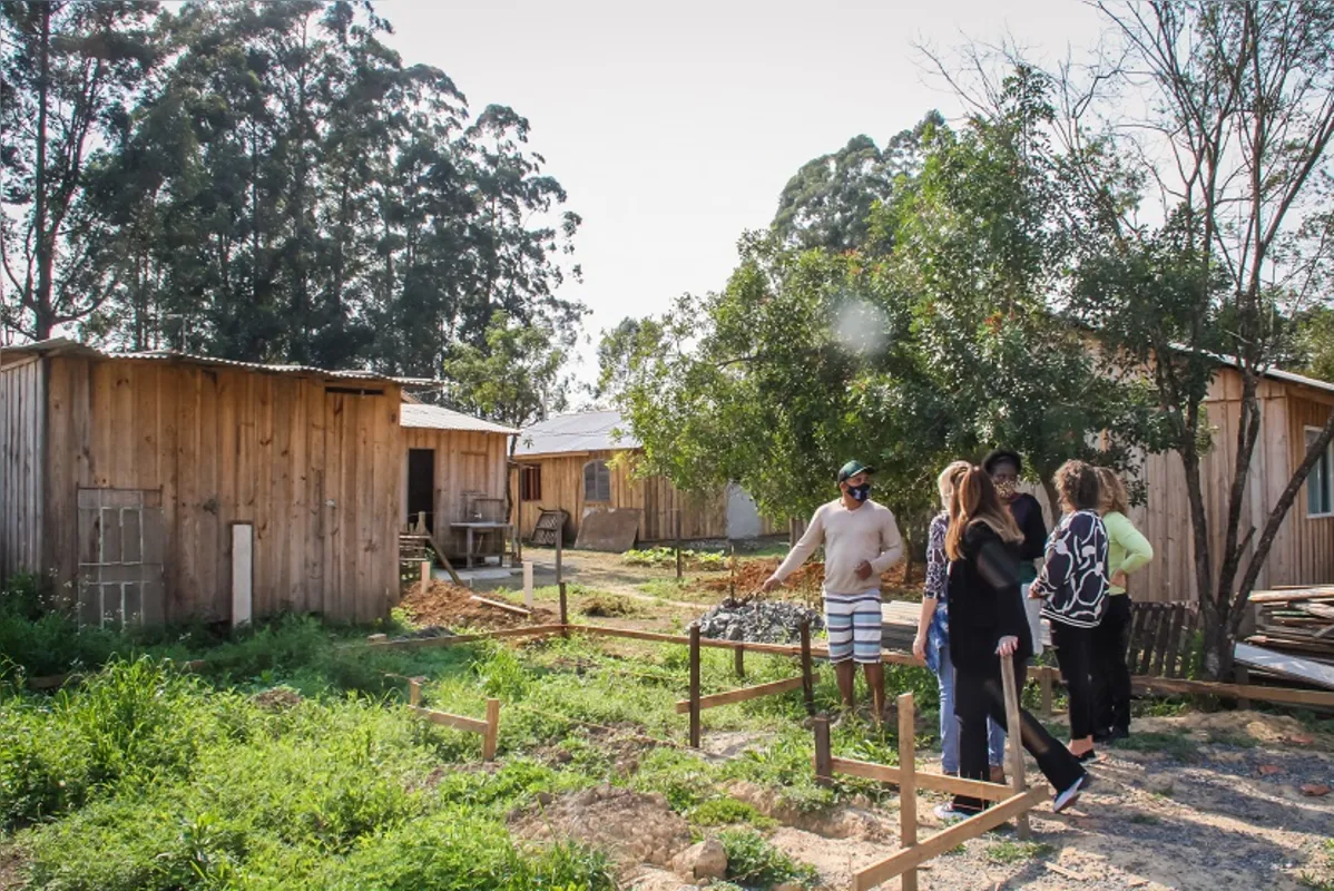 Comissão de arquitetas realizou visita técnica na Comunidade Nova Esperança, em Campo Magro, onde vivem 900 famílias