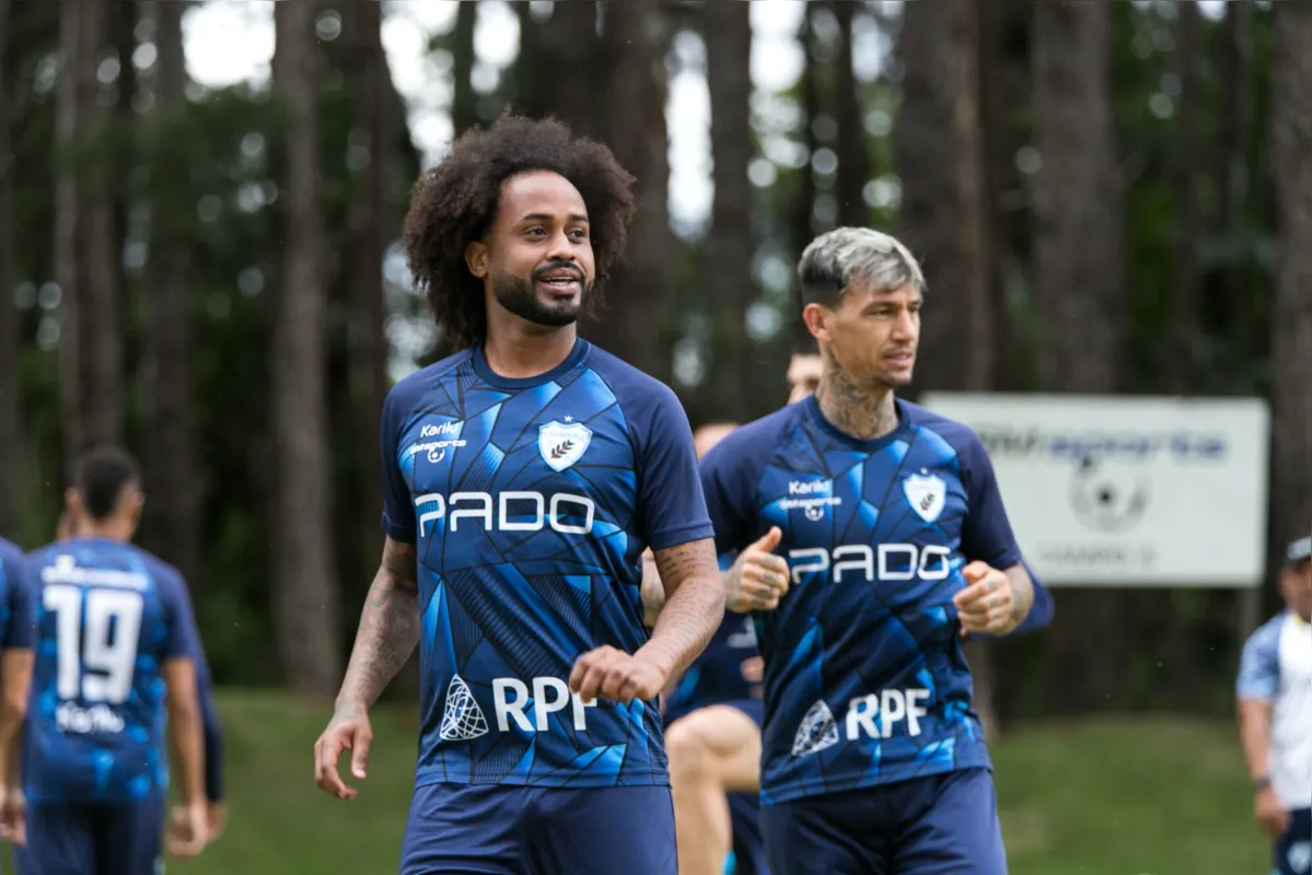 Celsinho voltou a treinar normalmente com o grupo nos últimos e está relacionado para a final em Cascavel 