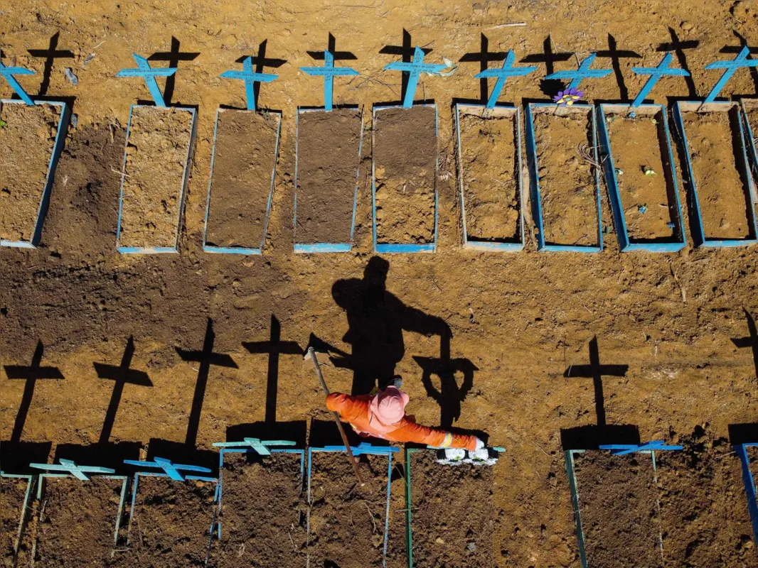 Imagem ilustrativa da imagem Brasil atinge 600 mil mortos por Covid com pandemia em desaceleração