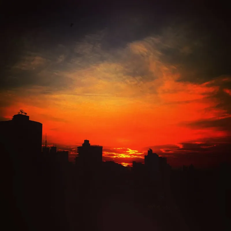 Imagem ilustrativa da imagem CIDADE FALA - O sol da tarde é lindo