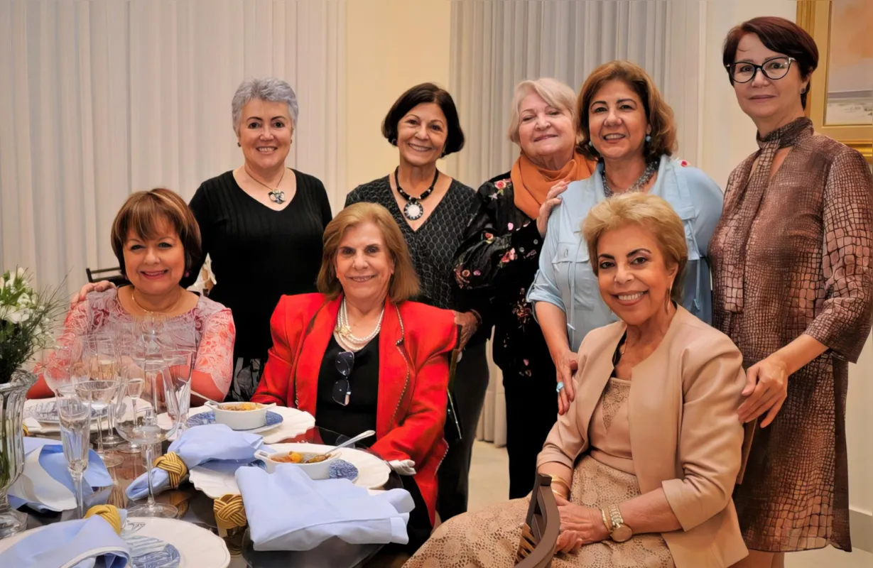 Imagem ilustrativa da imagem Chá entre amigas em Londrina festejando a primavera e a vida