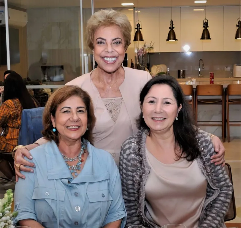 Imagem ilustrativa da imagem Chá entre amigas em Londrina festejando a primavera e a vida