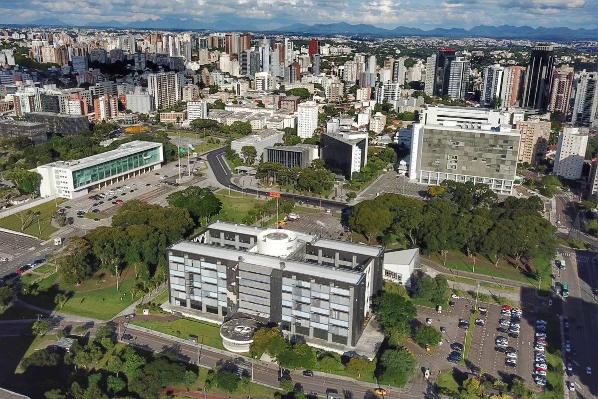 As repartições públicas estaduais terão escala especial de funcionamento durante o feriado nacional do Dia de Nossa Senhora Aparecida, comemorado na terça-feira, 12 de outubro. 