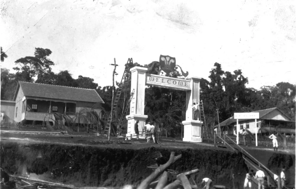 Arco construído para a visita dos príncipes Edward e George