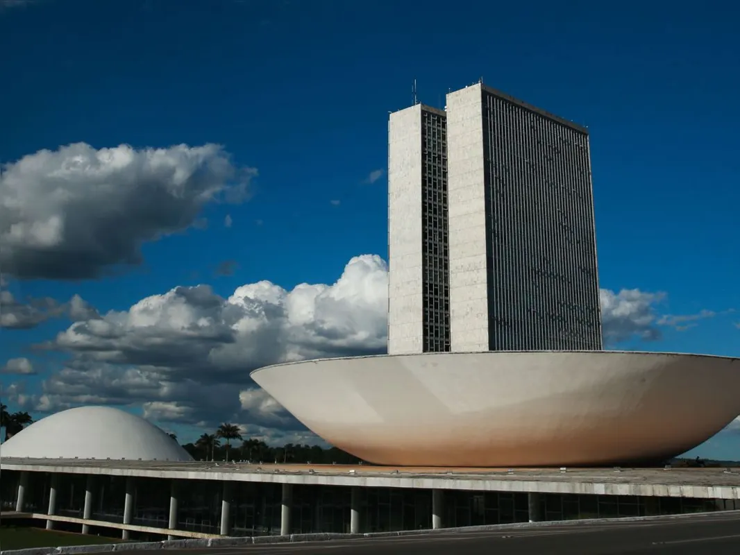 Imagem ilustrativa da imagem Crise climática piora, mas deputados dão menos atenção ao tema, diz estudo