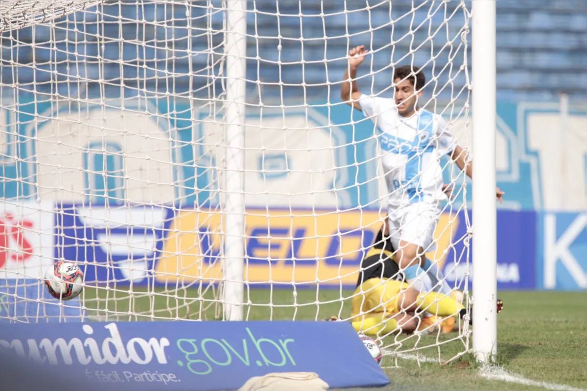 Victor Daniel fez o gol do Londrina, que sofreu o empate nos acréscimos