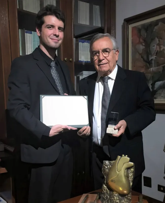 Imagem ilustrativa da imagem Diploma Ético- Profissional para o cirurgião Francisco Gregori Jr