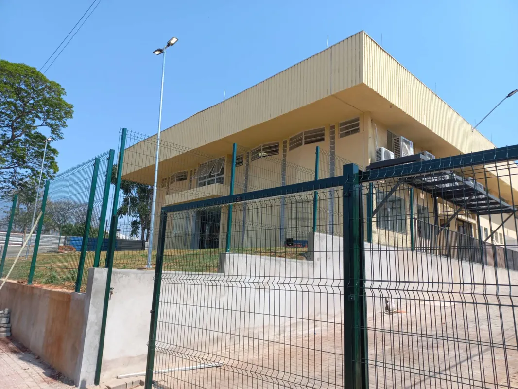 Imagem ilustrativa da imagem Educação de Londrina começa mudança para nova sede na semana que vem