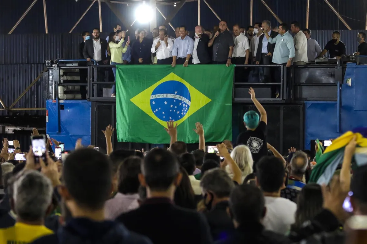 Imagem ilustrativa da imagem Em Maringá, Bolsonaro se posiciona contra passaporte da vacina