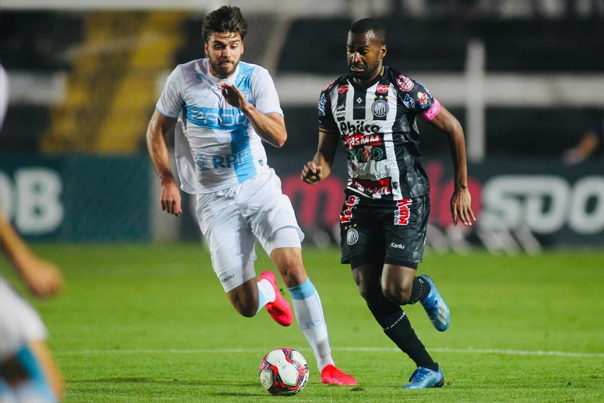 Zeca foi um dos jogadores que apresentaram futebol abaixo do esperado