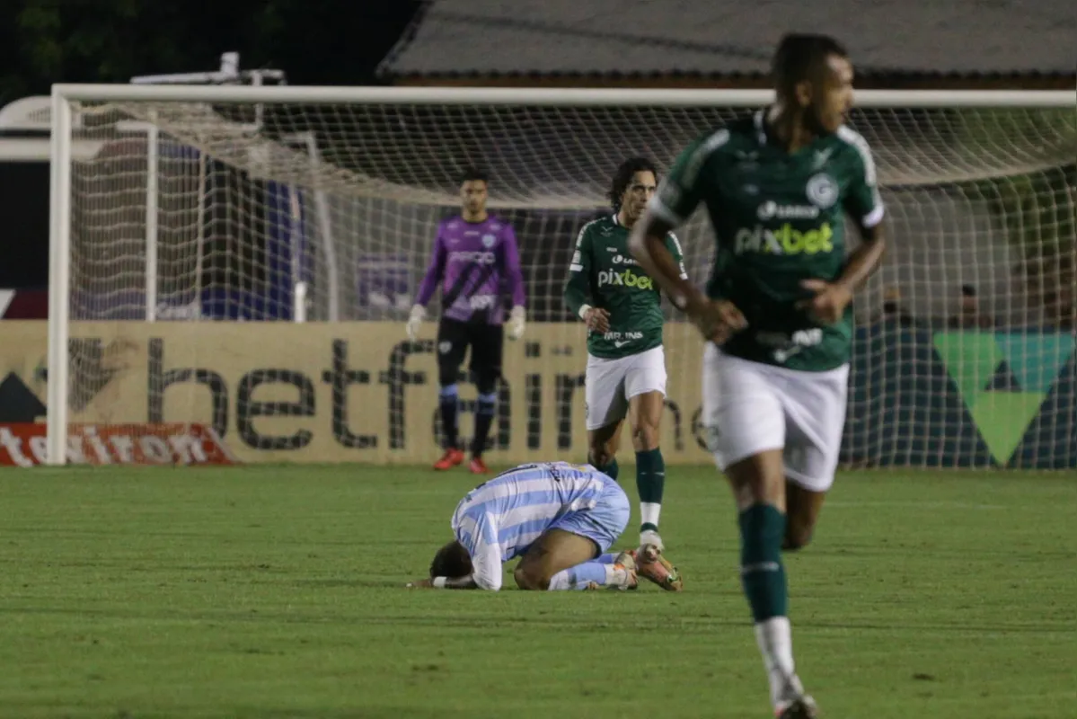 Imagem ilustrativa da imagem Em jogo morno no Café, Londrina empata de novo e segue drama na Série B