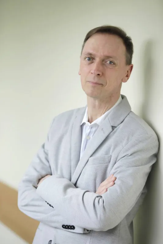 Marcelo  Madarász "Inclusão deve ir muito além de pessoas com necessidades especiais ou grupos minoritários, devemos acolher o Outro e este Outro inclui pessoas com modelos mentais diferentes"