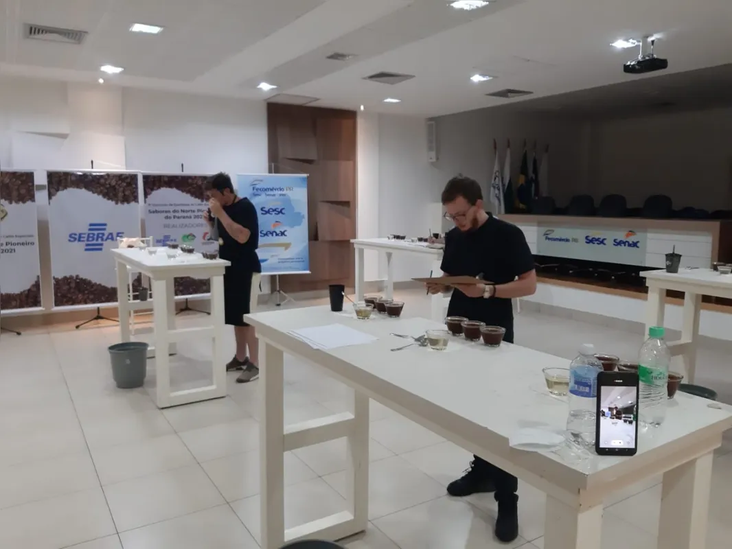 Avaliação dos cafés no concurso deste ano; resultado será divulgado em 29 de outubro