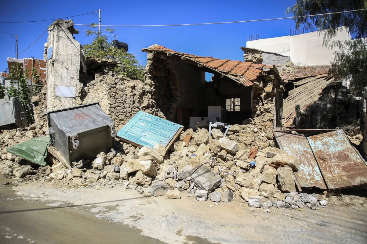Imagem ilustrativa da imagem Forte terremoto atinge ilha da Grécia e deixa ao menos 1 morto e 11 feridos