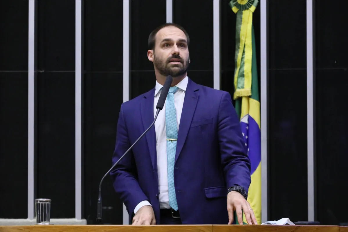 Imagem ilustrativa da imagem Freixo quer que MPF investigue viagem de Eduardo Bolsonaro e família a Dubai