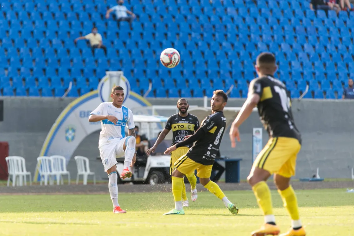 Imagem ilustrativa da imagem LEC vacila, toma gol no fim e decisão com o FC Cascavel fica em aberto