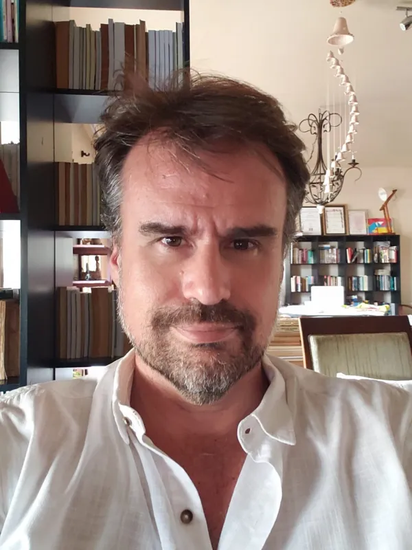 Professor Frederico Fernandes: "O que define a língua é na verdade o seu uso, do contrário a gente estaria até hoje falando vossa mercê, em vez de você”