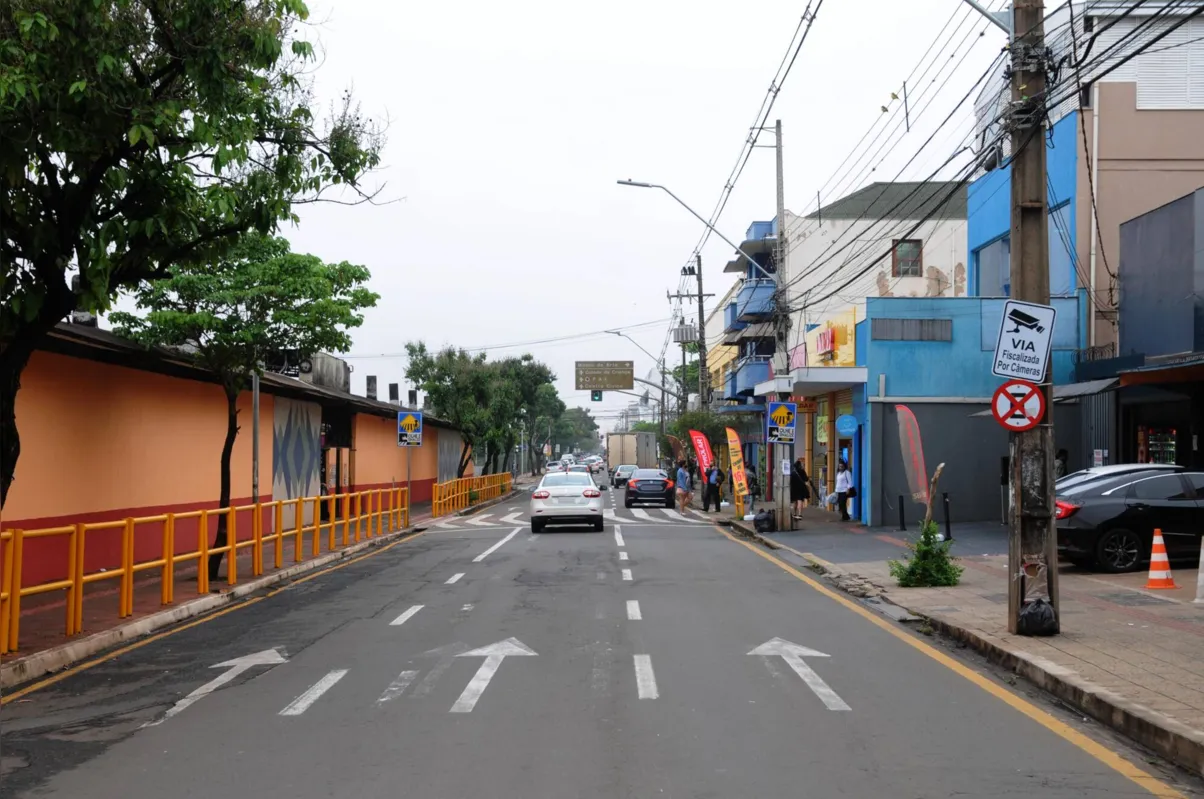 Imagem ilustrativa da imagem Lojistas pedem vagas de estacionamento na frente do Terminal Urbano