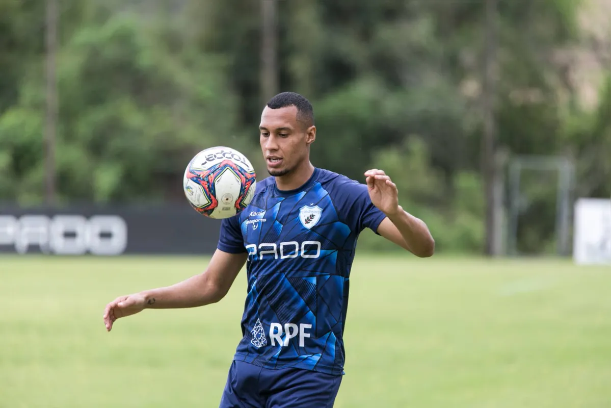 Autor de três gols no Paranaense, Salatiel comanda o ataque do LEC na decisão em Cascavel 