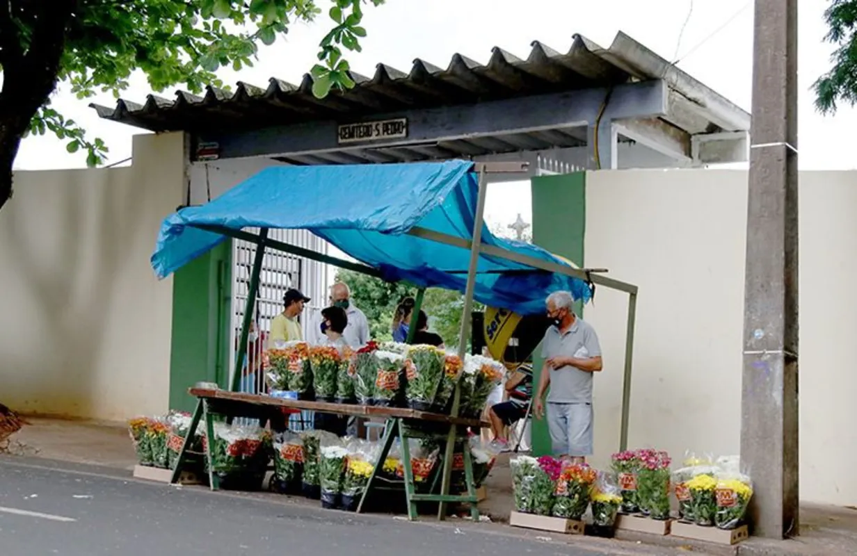 Imagem ilustrativa da imagem Londrina começa a cadastrar ambulantes para o Dia de Finados
