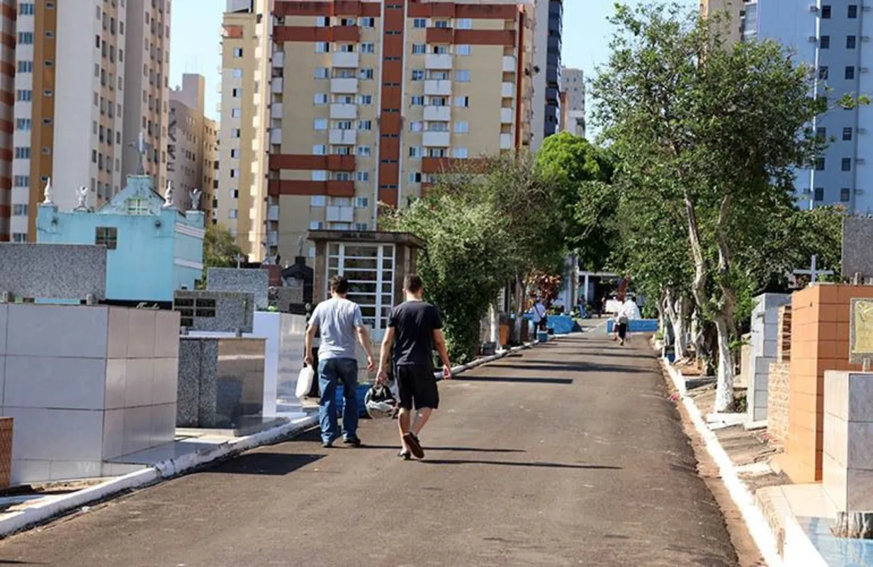 Imagem ilustrativa da imagem Londrina começa a cadastrar ambulantes para o Dia de Finados