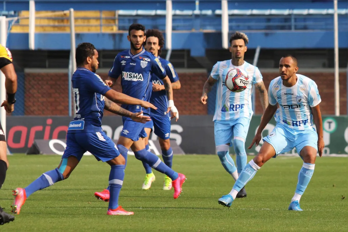 Com dois gols no segundo tempo, o Avaí venceu o Londrina na Ressacada e entrou no G4 da série B