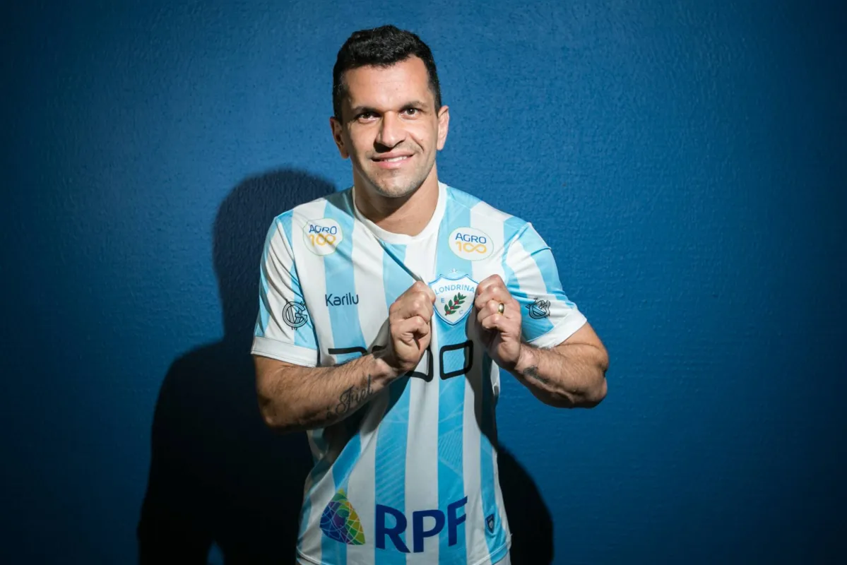 Eltinho chega como opção para a lateral e o meio-campo; jogador estreia no domingo contra o Sampaio Corrêa 