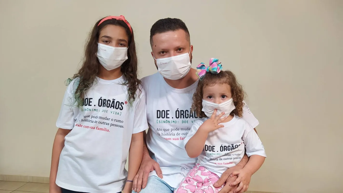 Thiago Henrique Pionelli com a filha e a enteada: "Pensei que seria uma oportunidade de ajudar outras pessoas. Tenho certeza que ela está muito feliz"