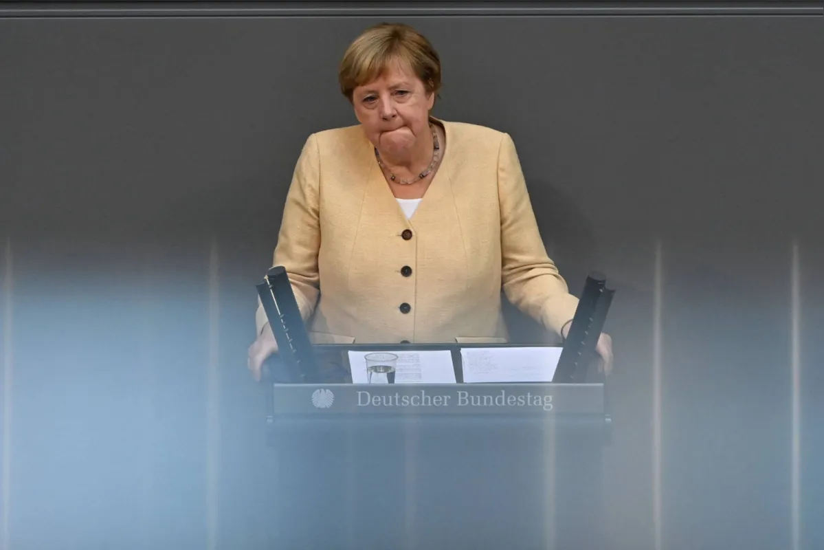 Segundo seus críticos, Merkel trabalhou para estabilizar, não para reformar, deixando uma conta de atraso tecnológico e social
