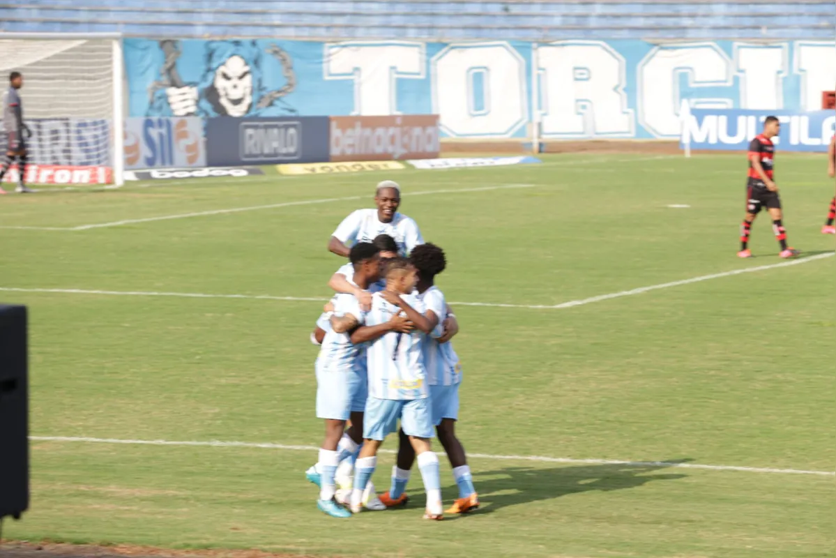 Imagem ilustrativa da imagem Na volta do torcedor, LEC vence o Vitória e sai da ZR da série B
