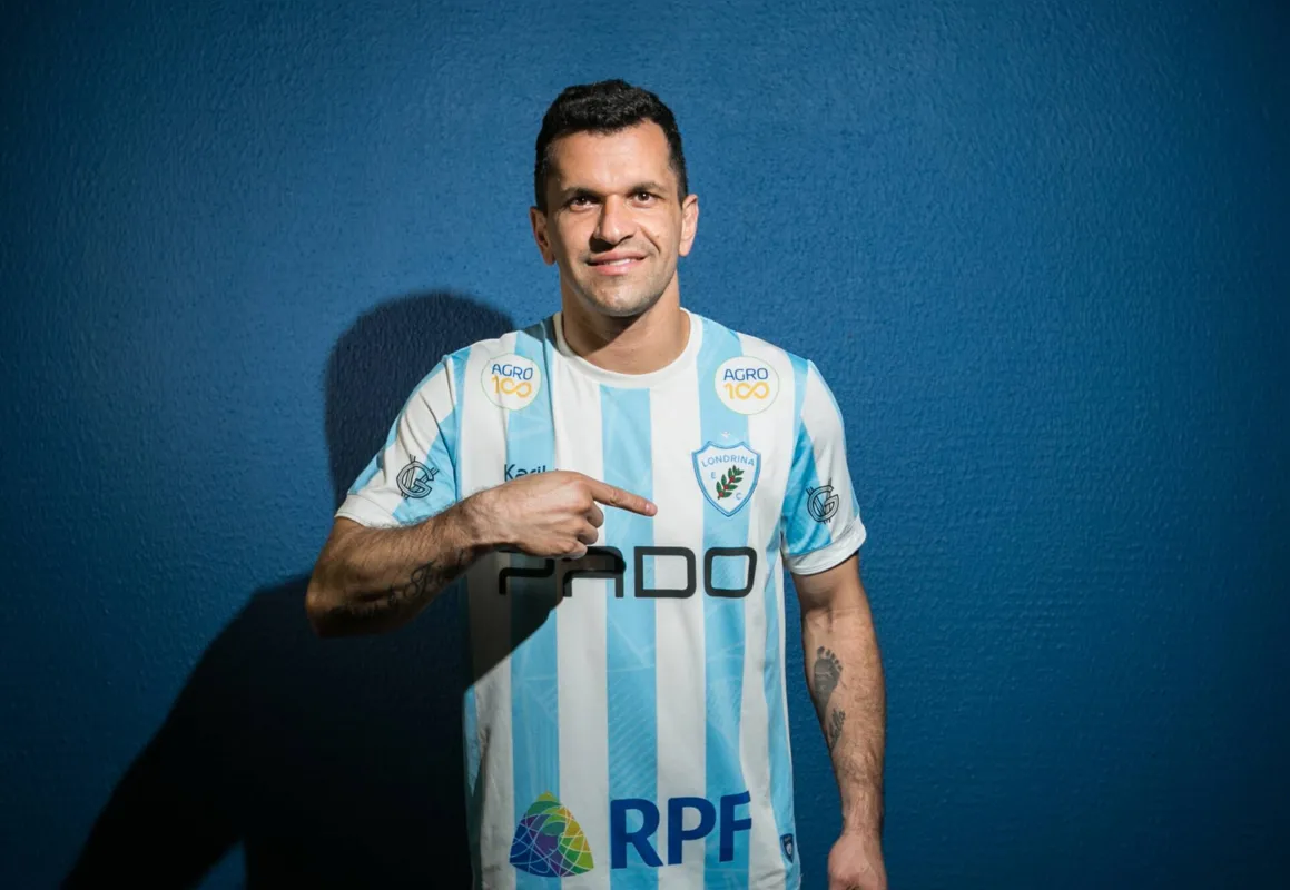 O lateral Eltinho garante que chega em boas condições física e fará a estreia no domingo 