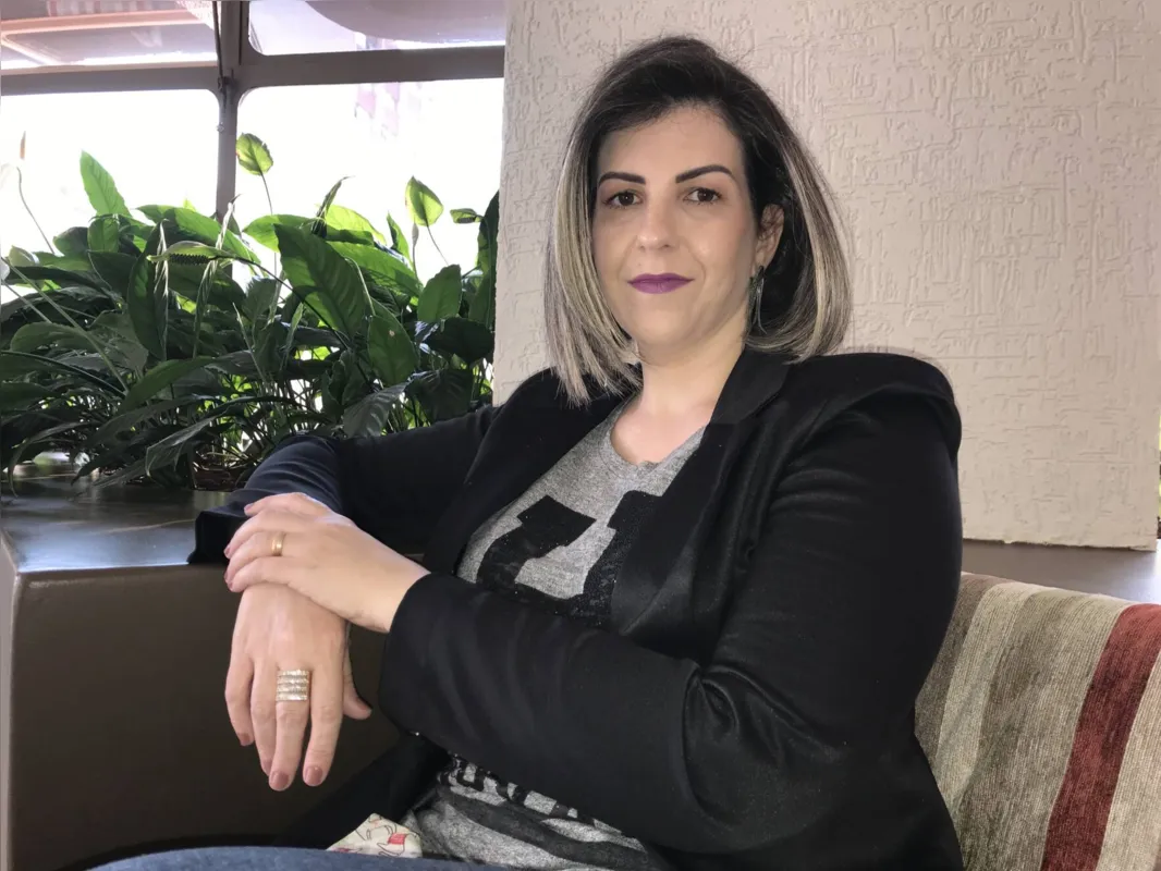 Juliana Flores aconselha sobre os momentos de desemprego: "Se a família está unida, se mostra que está sob controle, a segurança é transferida para os filhos"