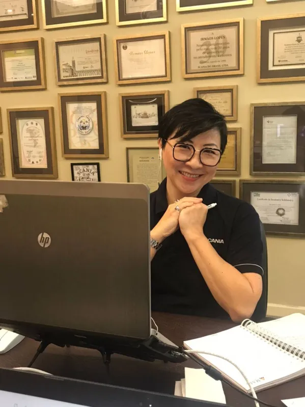 A jornalista Emília Miyazaki, autora do livro, foi a primeira integrante do Plantão Sorriso