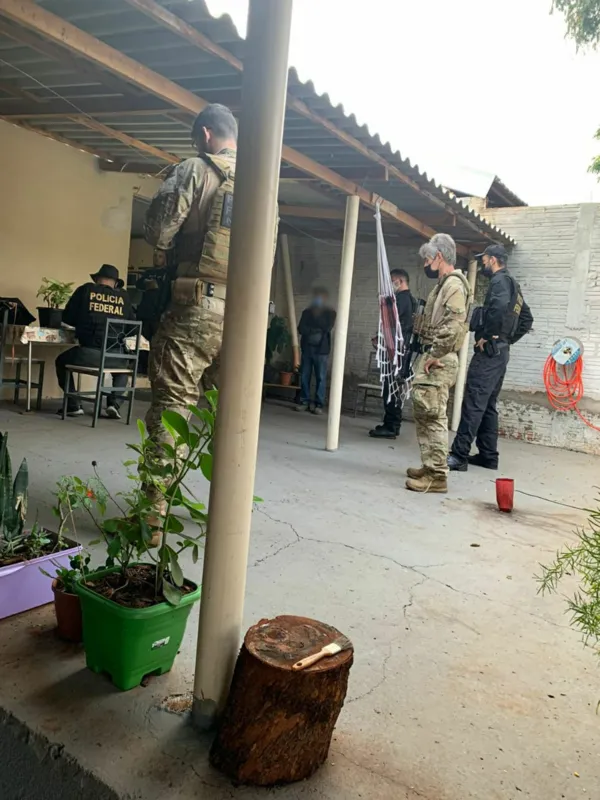 Parte de um grupo responsável por manter atualizado o cadastro de integrantes de uma organização criminosa foi alvo de uma operação da Polícia Federal (PF) no Paraná. 