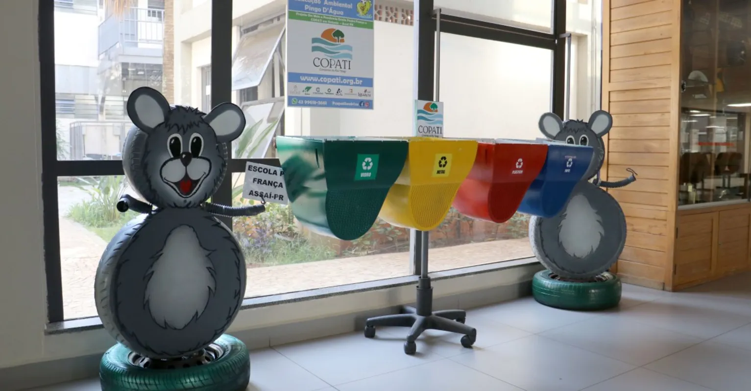 Imagem ilustrativa da imagem Prefeitura de Londrina recebe exposição de lixeiras ecológicas