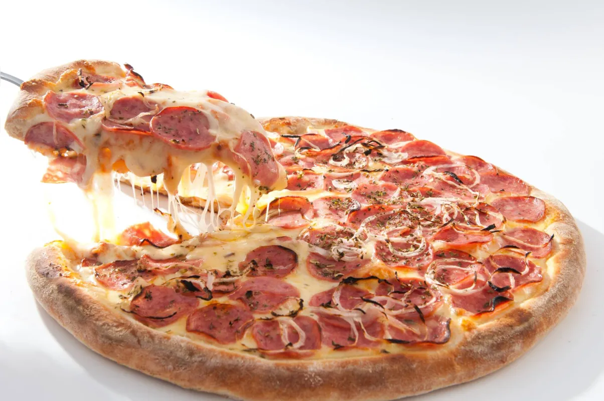 Imagem ilustrativa da imagem Prefeitura de Sertanópolis vai gastar R$ 43 mil com kits pizza para servidores