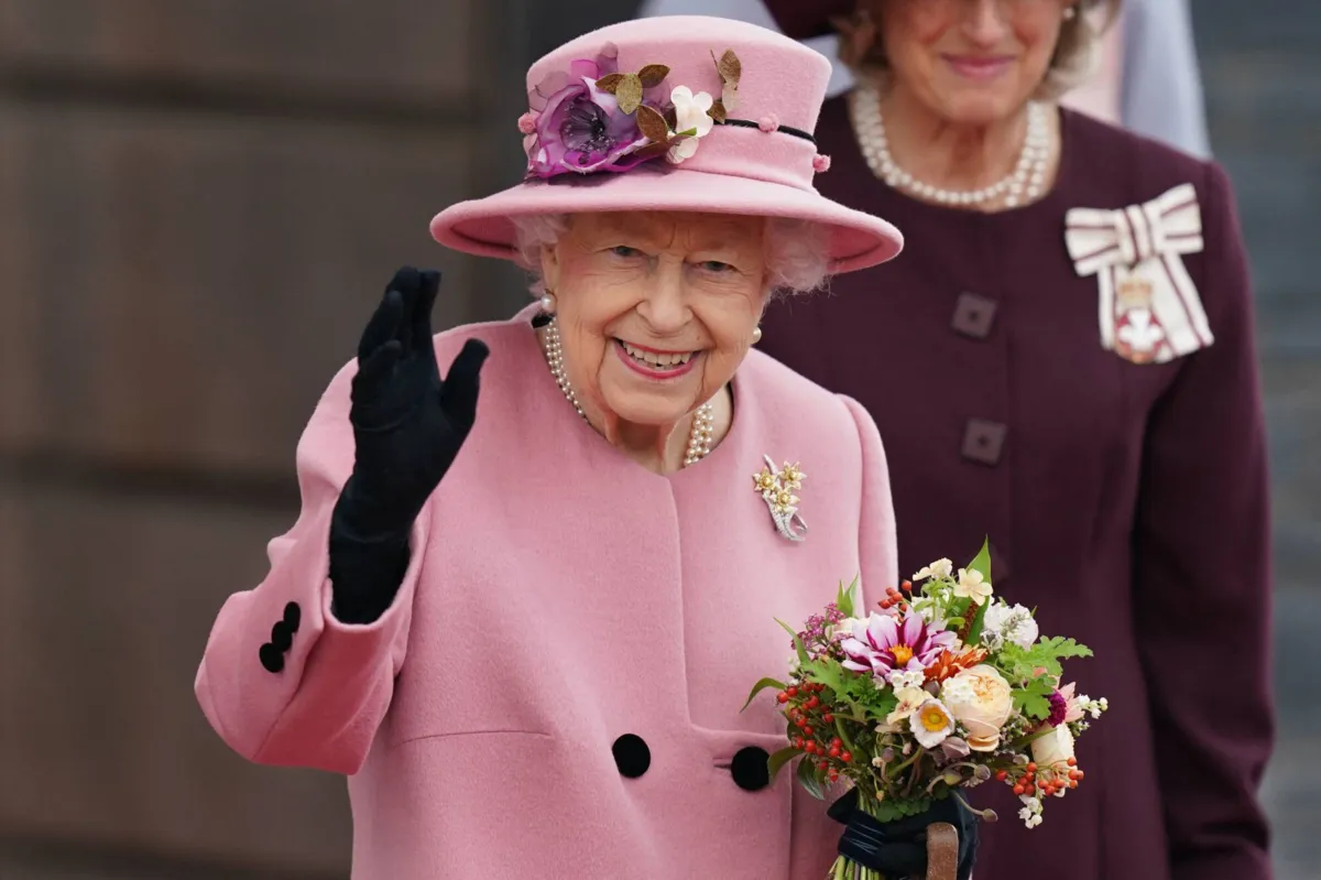 Imagem ilustrativa da imagem Rainha Elizabeth 2ª foi orientada a reduzir o consumo de álcool