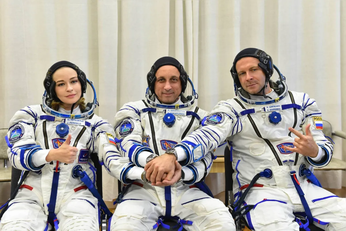 A atriz Yuliya Peresild, o cineasta Klim Shpenko e o astronatuta Anton Shkaplerov subiram ao espaço para fazer o primeiro filme em órbita