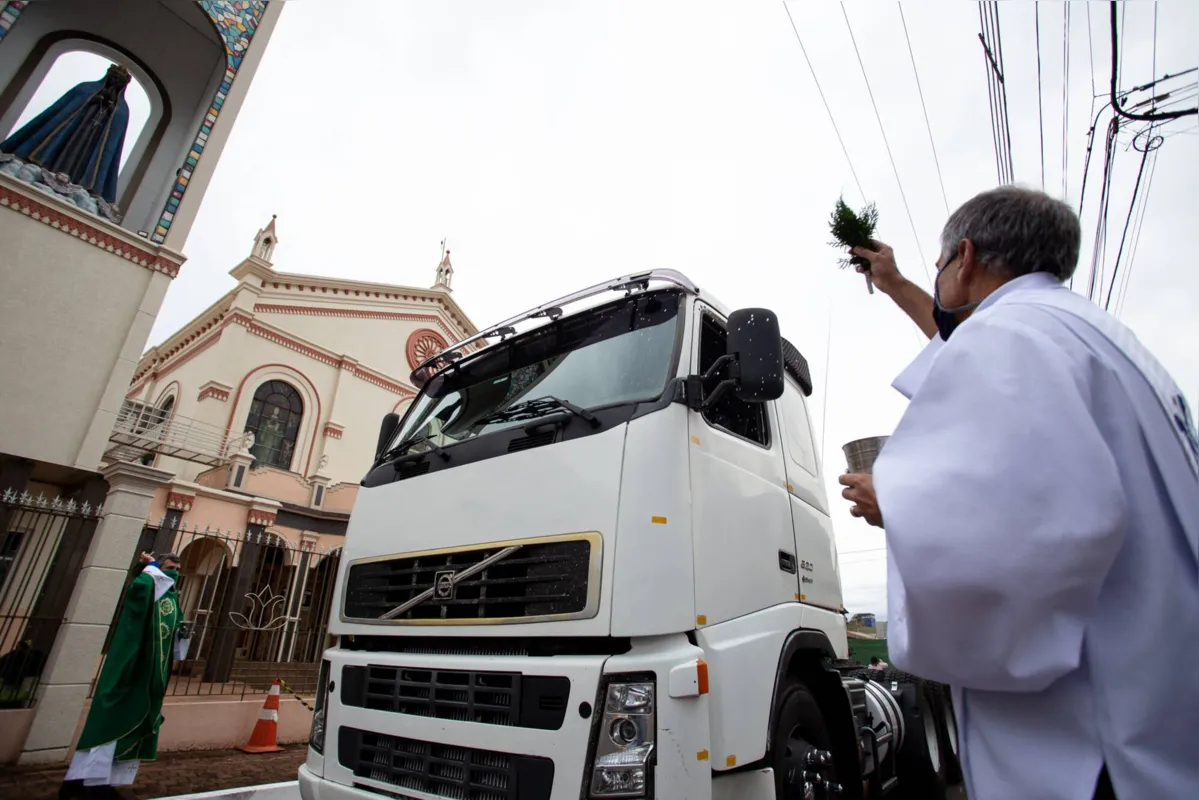 Benção de veículos é tradição no Santuário de Nossa Senhora Aparecida 