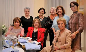 Chá entre amigas em Londrina festejando a primavera e a vida