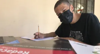 Jovens optam por medicina após um trauma pessoal