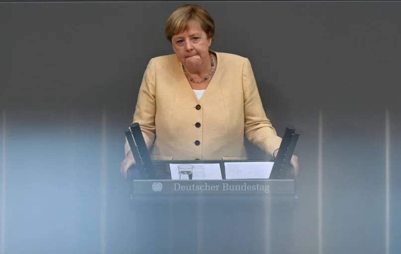 Segundo seus críticos, Merkel trabalhou para estabilizar, não para reformar, deixando uma conta de atraso tecnológico e social